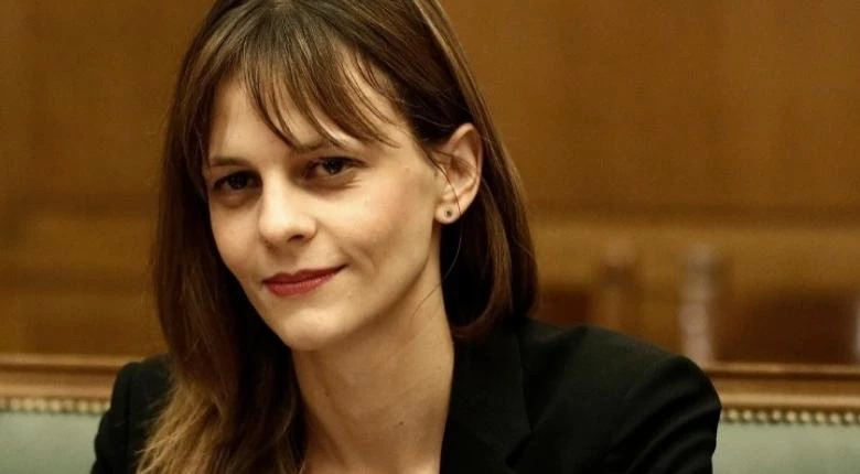 Αχτσιόγλου: Δυσκολεύομαι να χρησιμοποιώ τον όρο αριστερός, όσο εφαρμόζω μνημόνιο